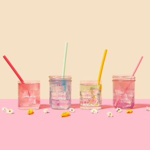 ⭐️ $10 - CHIC & TONIC REUSABLE SILICONE STRAWS